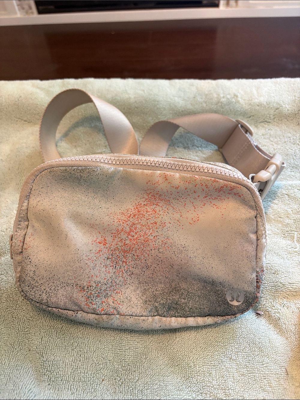 Lululemon everywhere, belt bag Light Gray Mini Crossbody with Coral Speckle